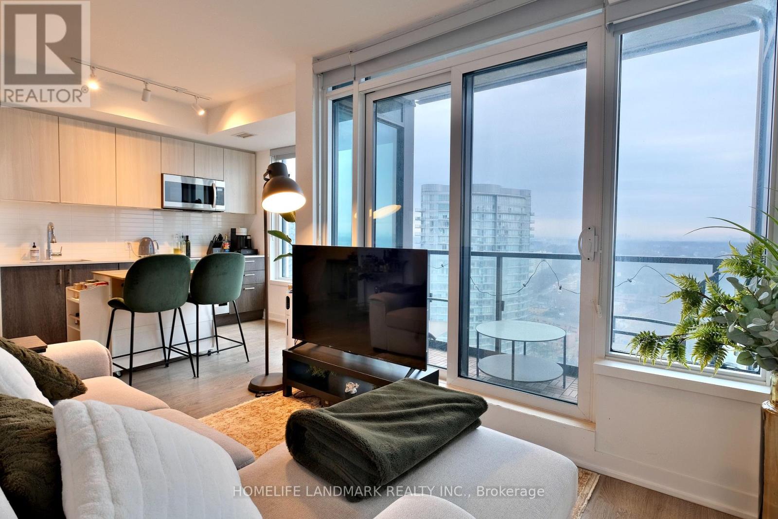 2802 - 1926 Lakeshore Boulevard W, Toronto, Ontario  M6S 1A1 - Photo 10 - W12932738