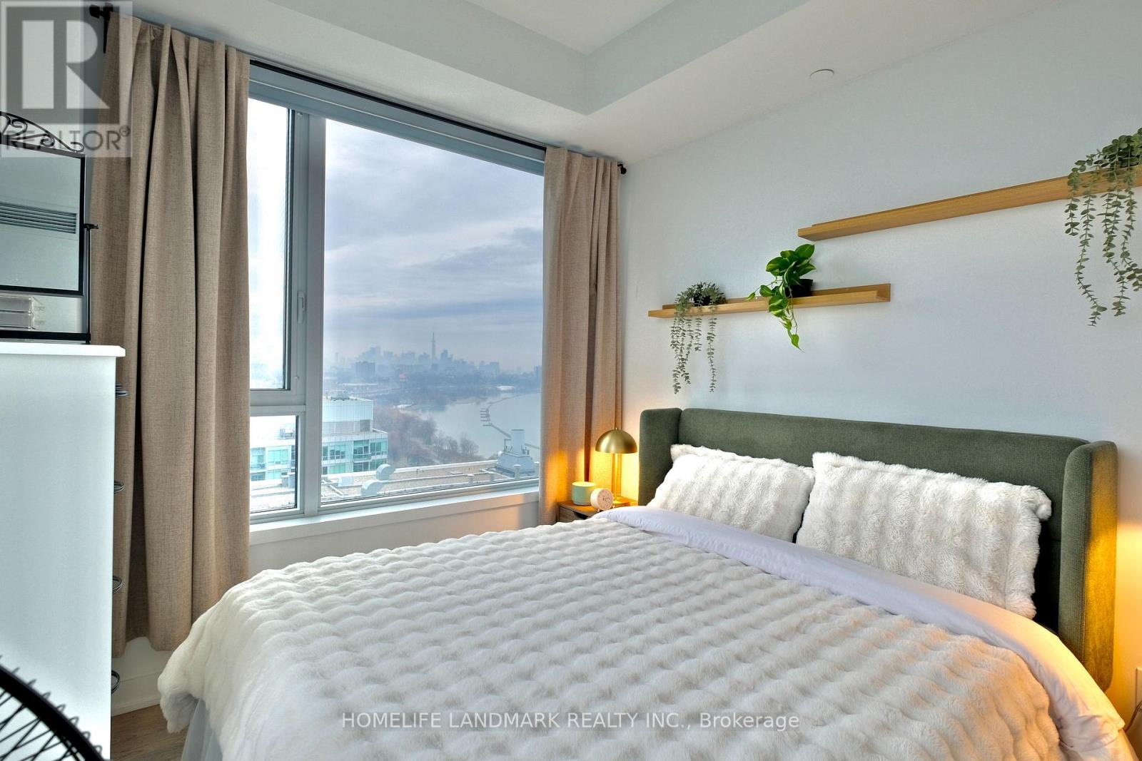 2802 - 1926 Lakeshore Boulevard W, Toronto, Ontario  M6S 1A1 - Photo 9 - W12932738