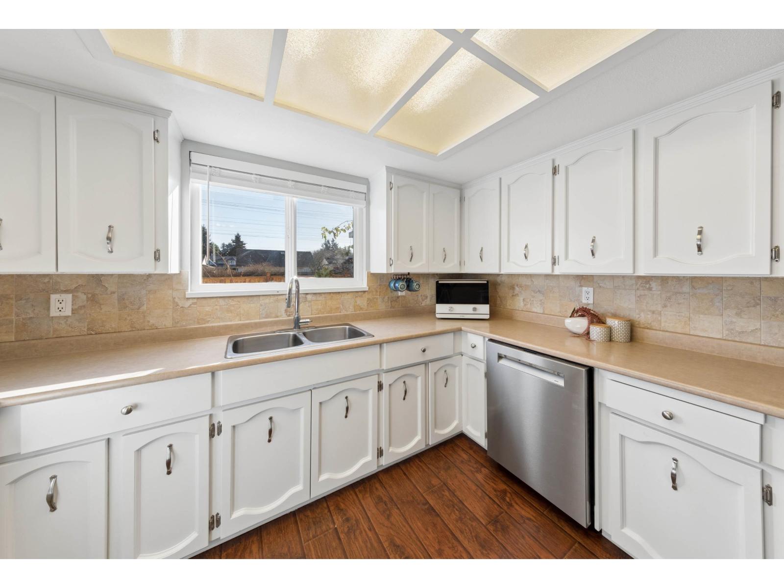 15440 95a Avenue, Surrey, British Columbia  V3R 7S7 - Photo 13 - R3091969