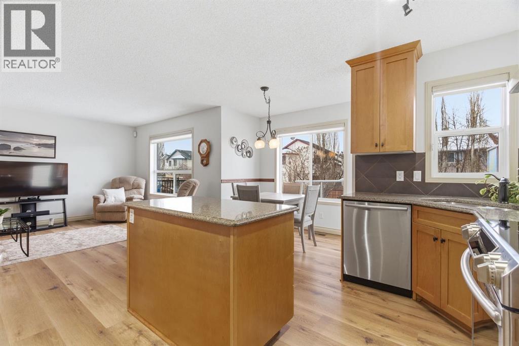 329 Douglas Ridge Circle Se, Calgary, Alberta  T2Z 3H5 - Photo 5 - A2292486