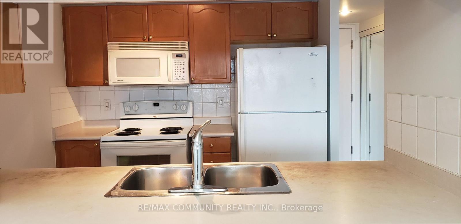 835 - 18 Mondeo Drive, Toronto, Ontario  M1P 5C8 - Photo 5 - E12932774