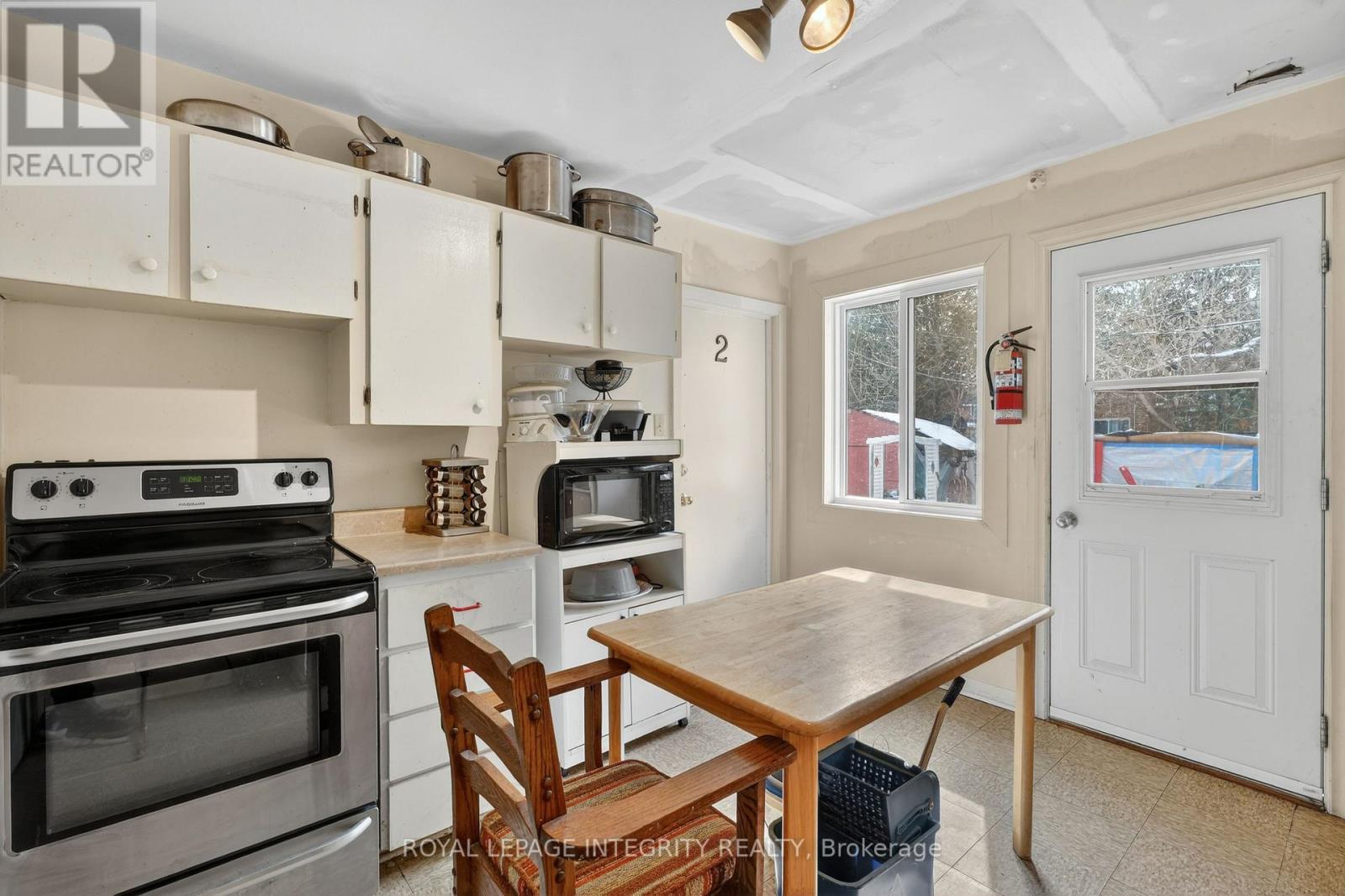 322-324 Queen Mary Street, Ottawa, Ontario  K1K 1W9 - Photo 12 - X12932772