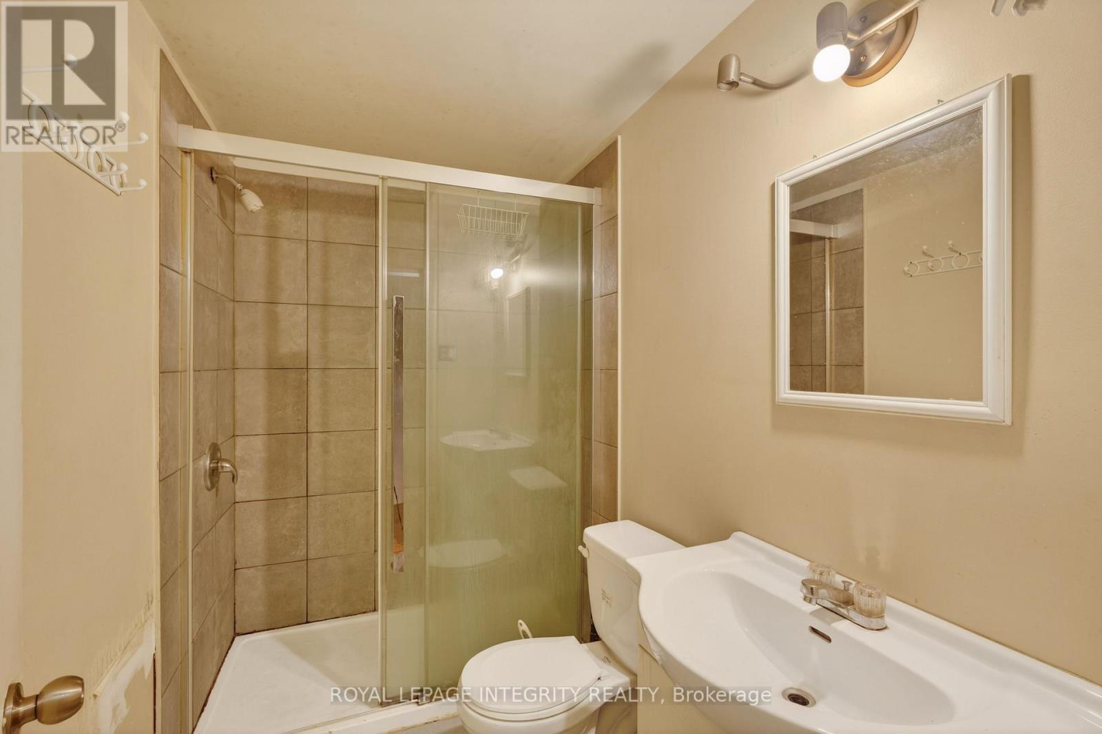 322-324 Queen Mary Street, Ottawa, Ontario  K1K 1W9 - Photo 15 - X12932772