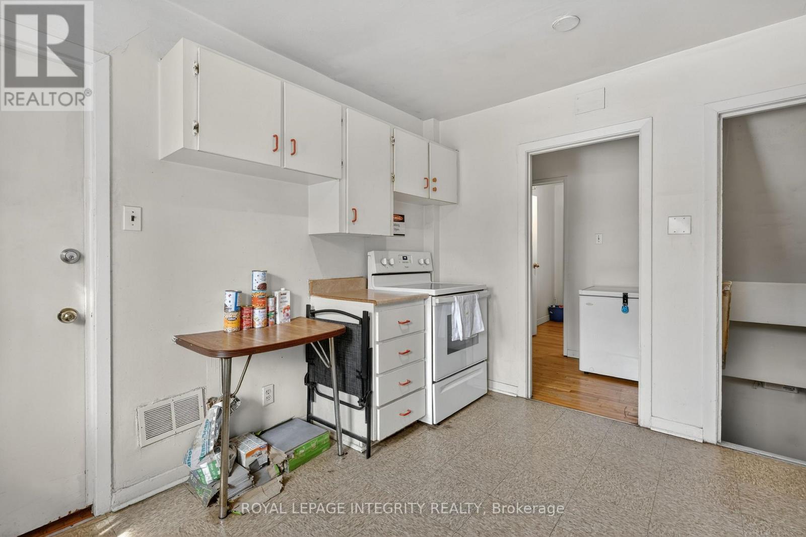 322-324 Queen Mary Street, Ottawa, Ontario  K1K 1W9 - Photo 3 - X12932772