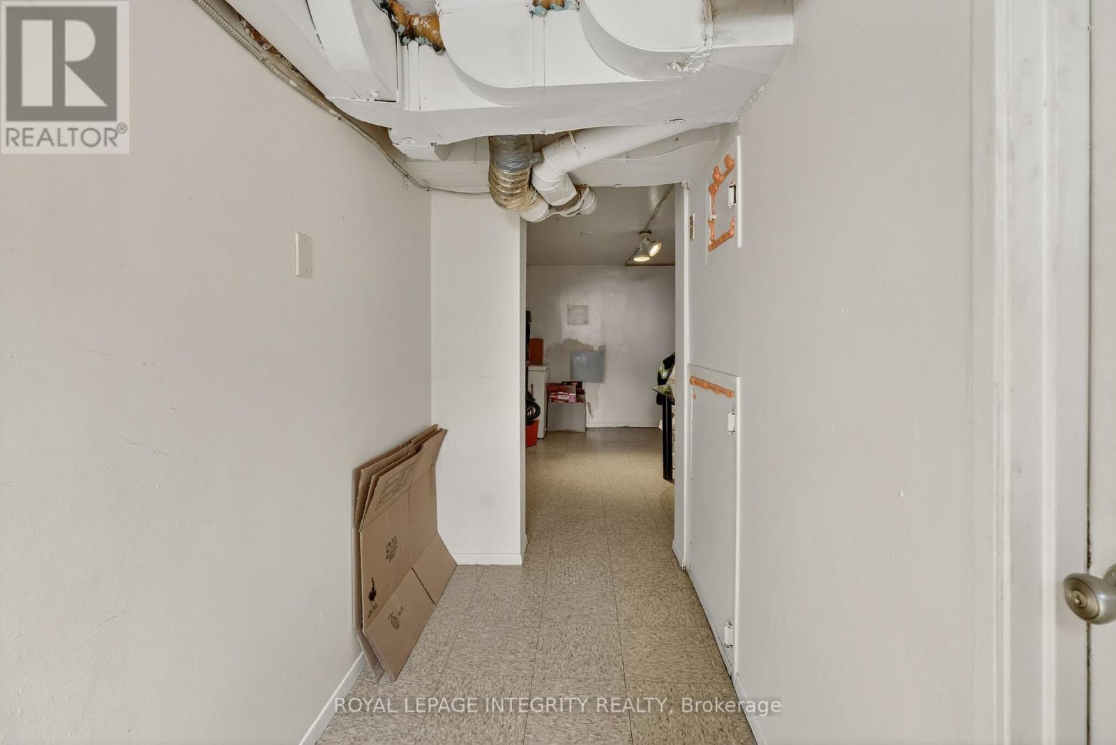 322-324 Queen Mary Street, Ottawa, Ontario  K1K 1W9 - Photo 6 - X12932772