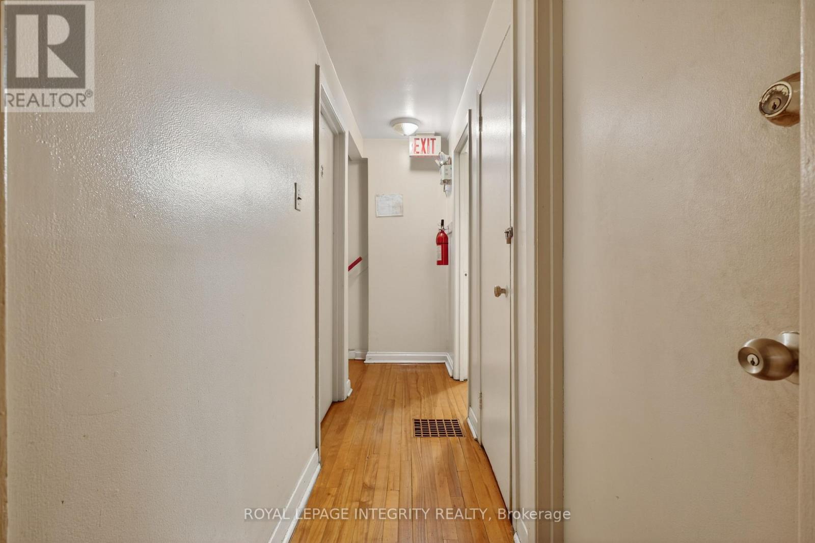 322-324 Queen Mary Street, Ottawa, Ontario  K1K 1W9 - Photo 8 - X12932772