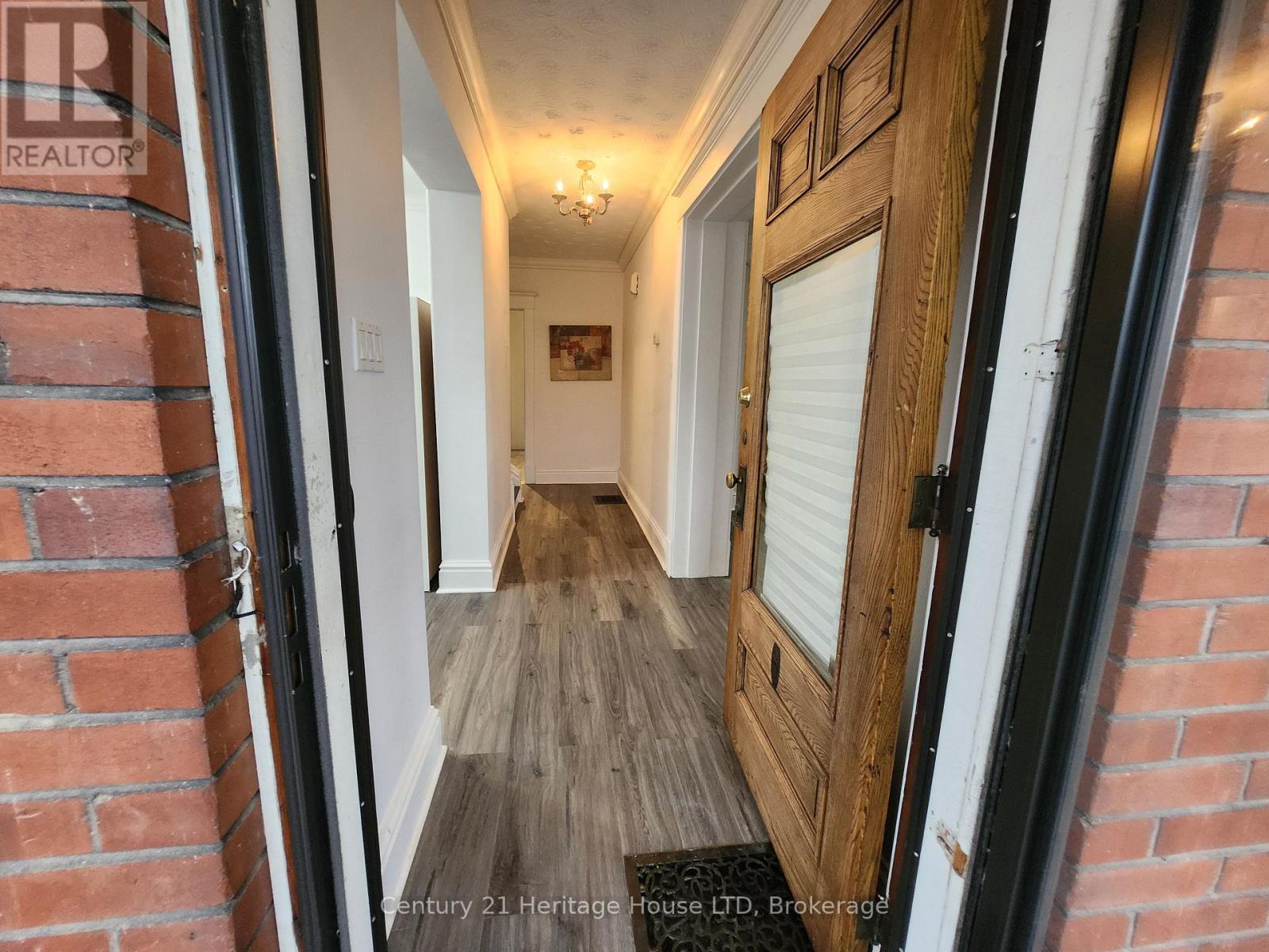 8269 Willoughby Drive, Niagara Falls, Ontario  L2G 6X4 - Photo 4 - X12932778