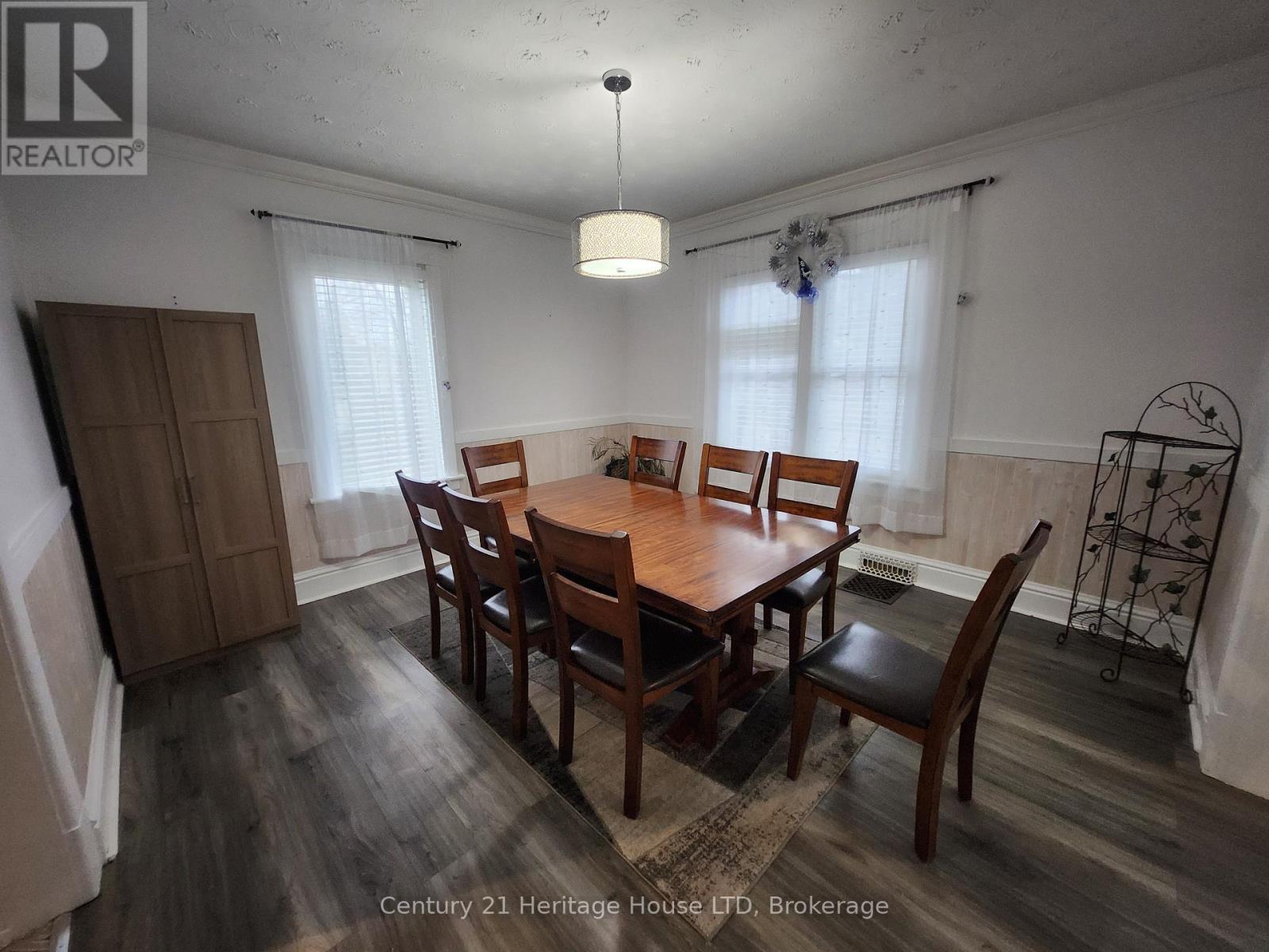 8269 Willoughby Drive, Niagara Falls, Ontario  L2G 6X4 - Photo 9 - X12932778