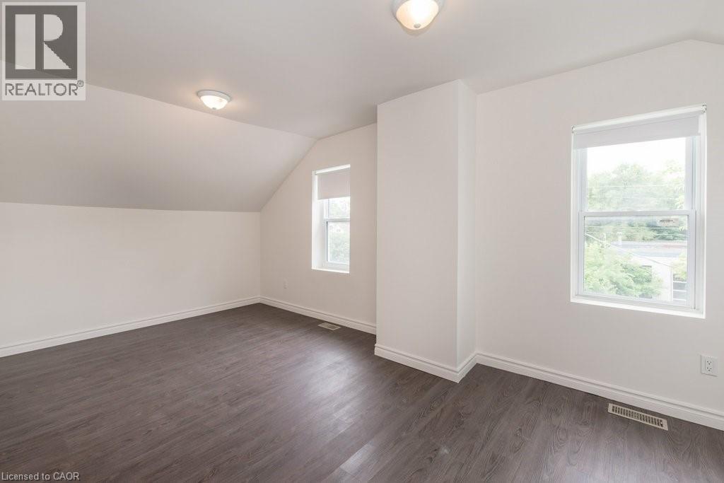 8 Roslin Avenue S Unit# A, Waterloo, Ontario  N2L 2G5 - Photo 6 - 40815921