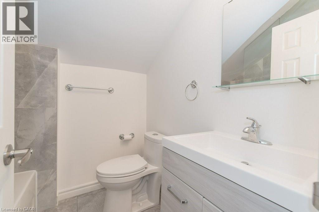8 Roslin Avenue S Unit# A, Waterloo, Ontario  N2L 2G5 - Photo 20 - 40815921