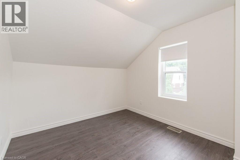 8 Roslin Avenue S Unit# A, Waterloo, Ontario  N2L 2G5 - Photo 7 - 40815921