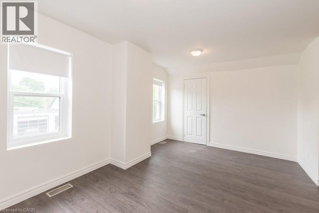 8 Roslin Avenue S Unit# A, Waterloo, Ontario  N2L 2G5 - Photo 8 - 40815921