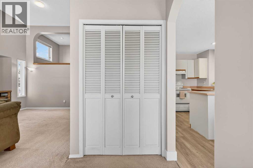 196 Deersaxon Circle Se, Calgary, Alberta  T2J 6R5 - Photo 4 - A2284902