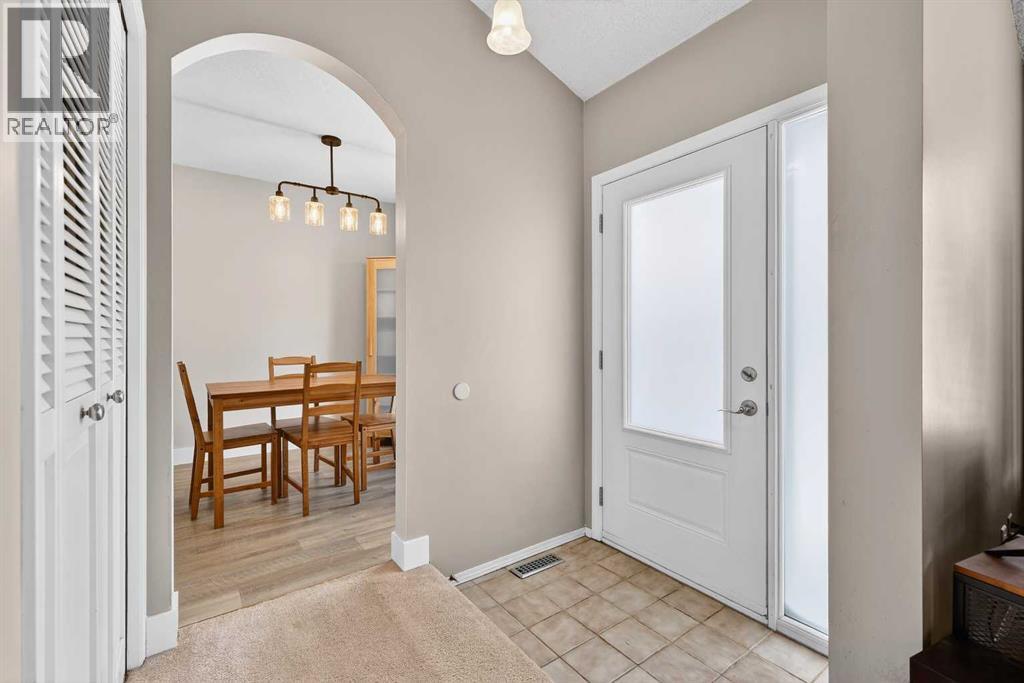 196 Deersaxon Circle Se, Calgary, Alberta  T2J 6R5 - Photo 3 - A2284902