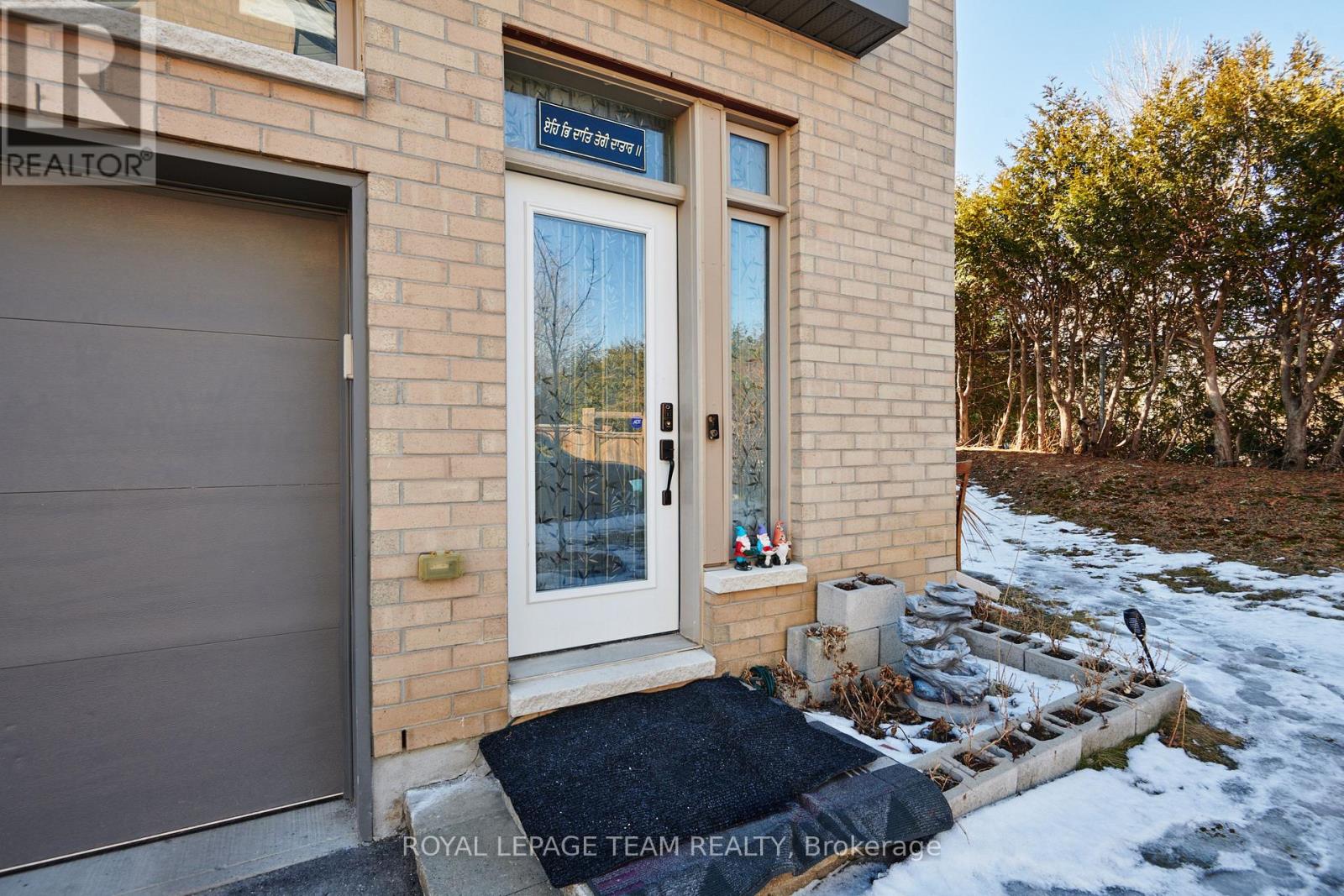 412 Terravita Private, Ottawa, Ontario  K1V 2R9 - Photo 2 - X12932796