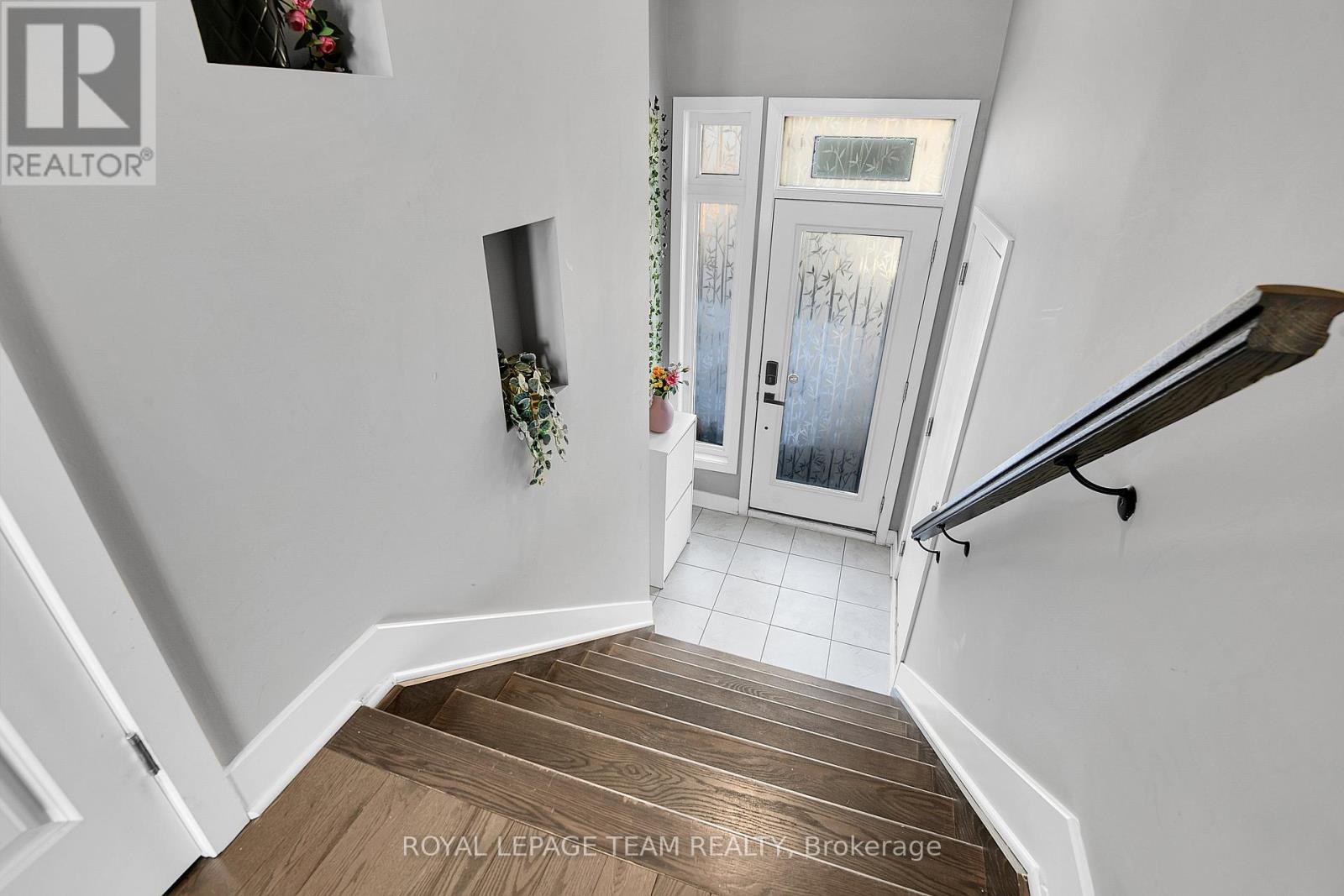 412 Terravita Private, Ottawa, Ontario  K1V 2R9 - Photo 3 - X12932796