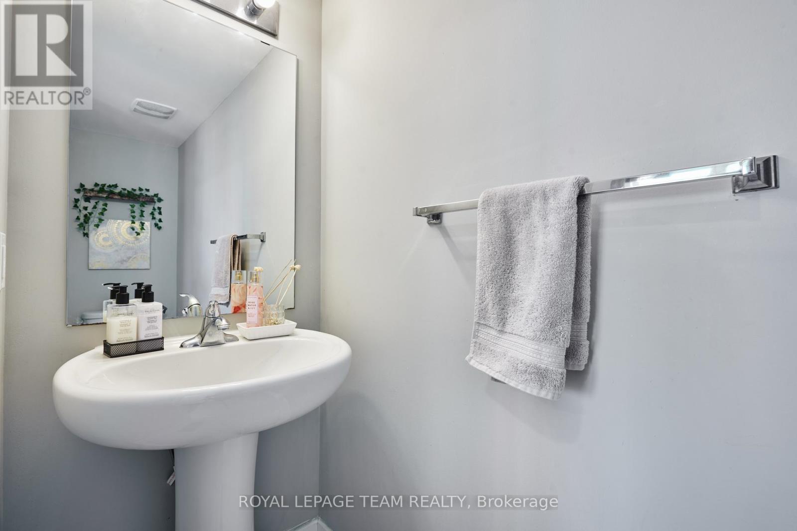 412 Terravita Private, Ottawa, Ontario  K1V 2R9 - Photo 7 - X12932796