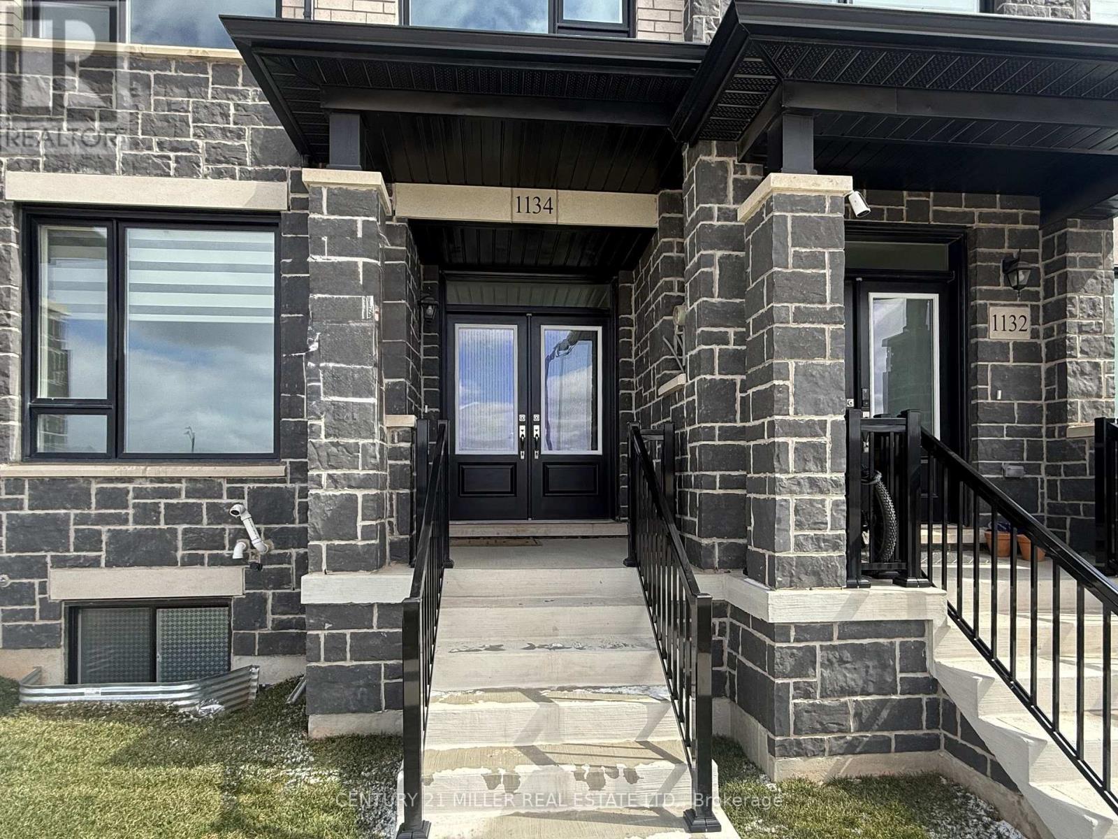 1134 Wheat Boom Drive, Oakville, Ontario  L6H 8C1 - Photo 3 - W12932786