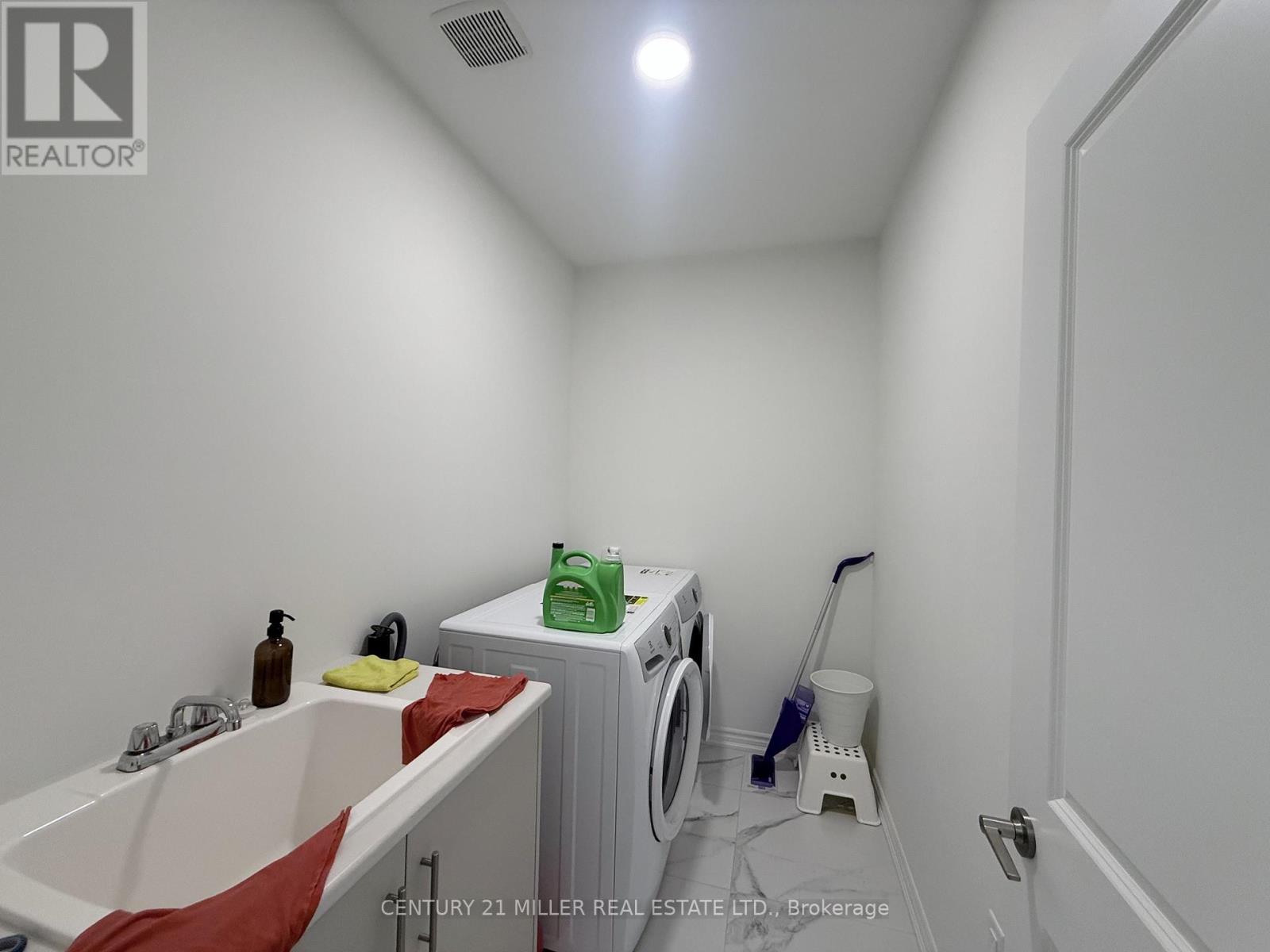 1134 Wheat Boom Drive, Oakville, Ontario  L6H 8C1 - Photo 6 - W12932786