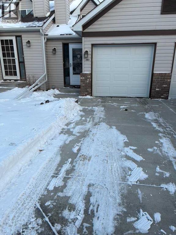 147 Somervale Park SW, Calgary, Alberta  T2Y 3J4 - Photo 2 - A2276473