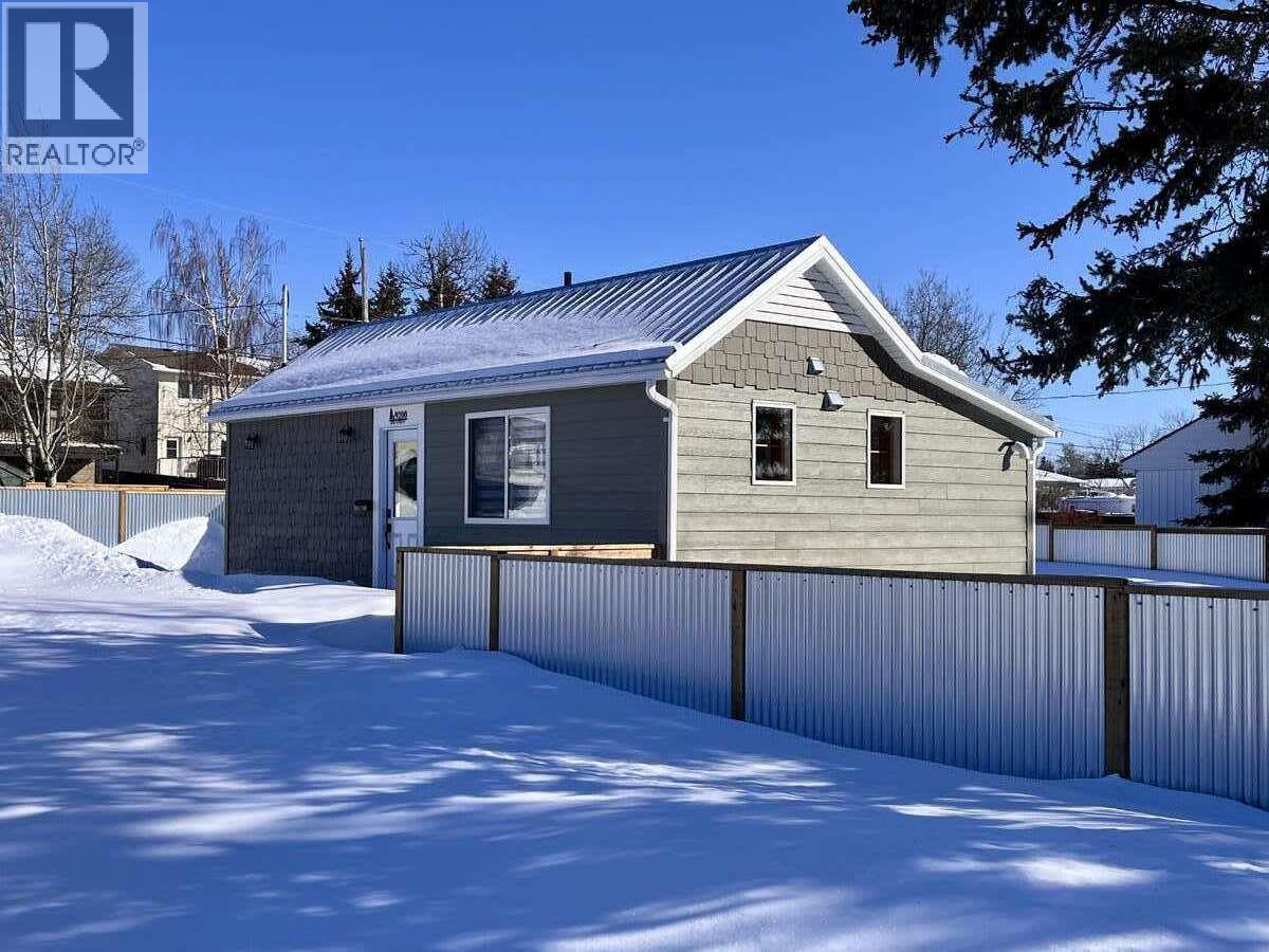 9200 8 Street, Dawson Creek, British Columbia