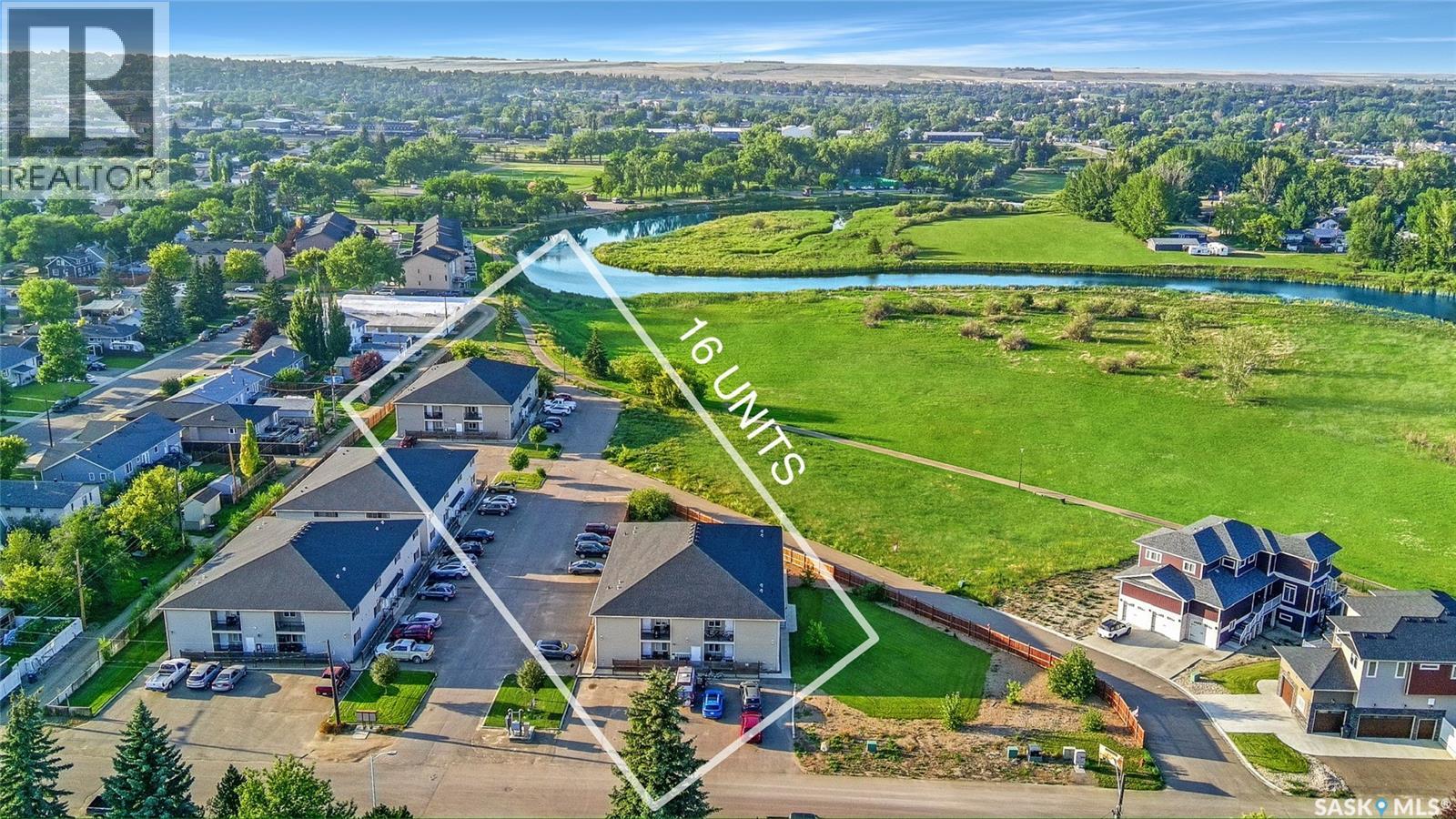 3 & 4 825 Gladstone STREET E, Swift Current, Saskatchewan