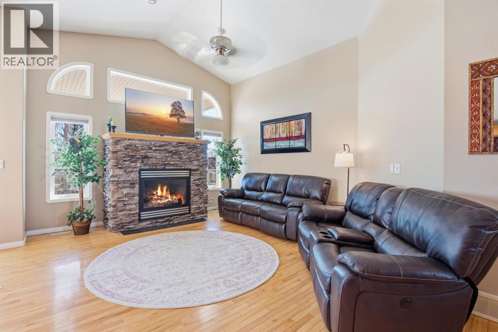 58 Lewis Close, Red Deer, Alberta  T4R 3E4 - Photo 3 - A2289308