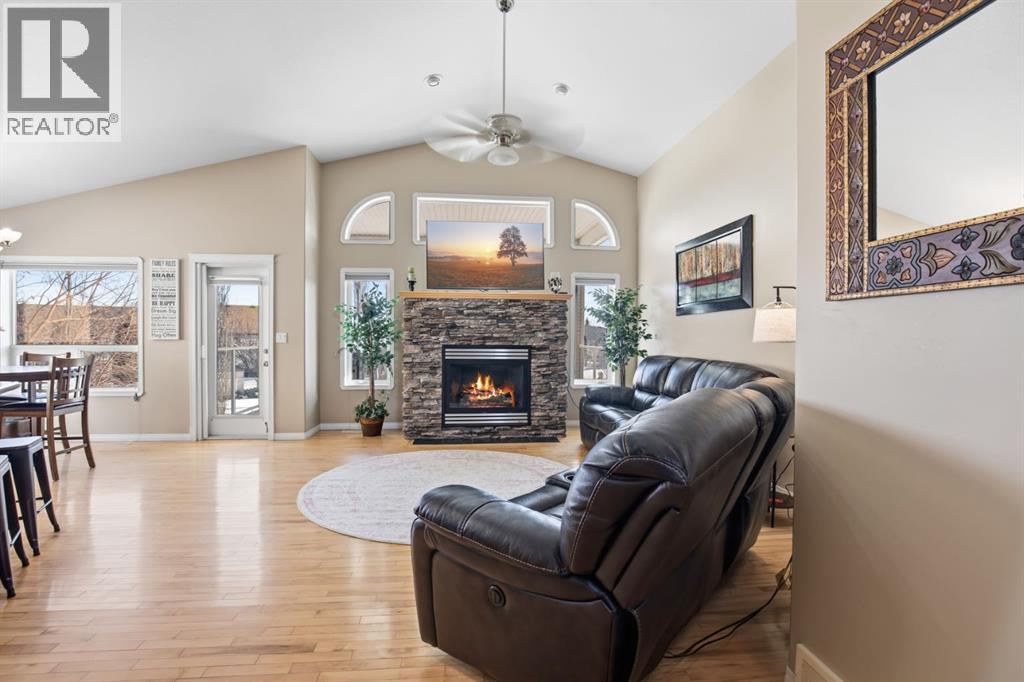 58 Lewis Close, Red Deer, Alberta  T4R 3E4 - Photo 4 - A2289308