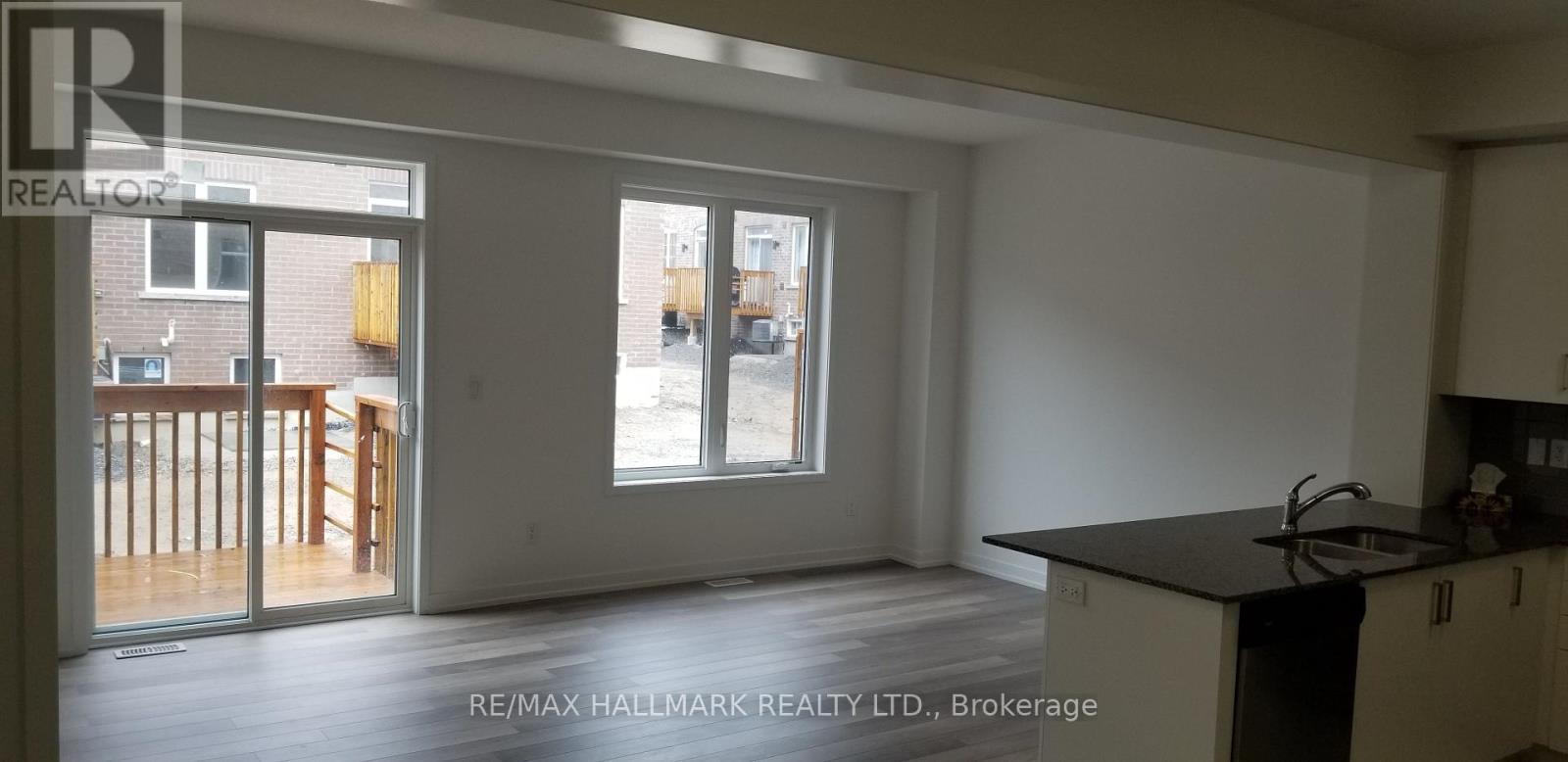 118 Knott End Crescent, Newmarket, Ontario  L3Y 0E4 - Photo 4 - N12932810