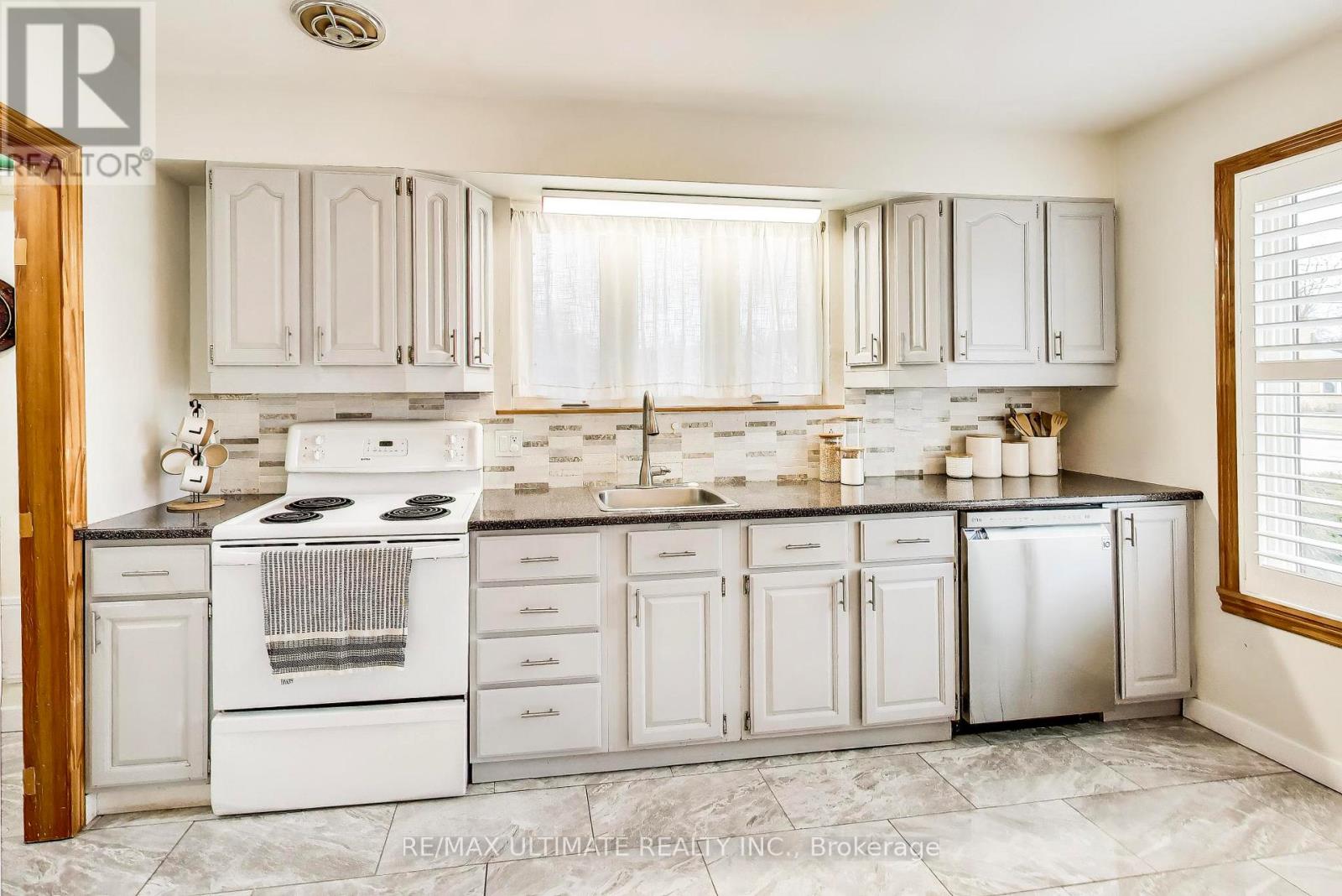 214 Riverplace Crescent, Milton, Ontario  L9T 1W5 - Photo 4 - W12917596