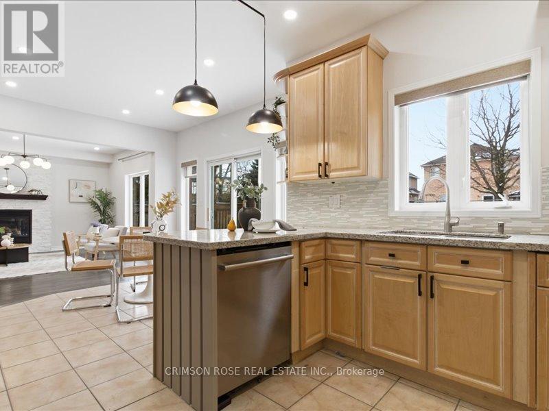 2355 Woodridge Way, Oakville, Ontario  L6H 6S3 - Photo 9 - W12932814