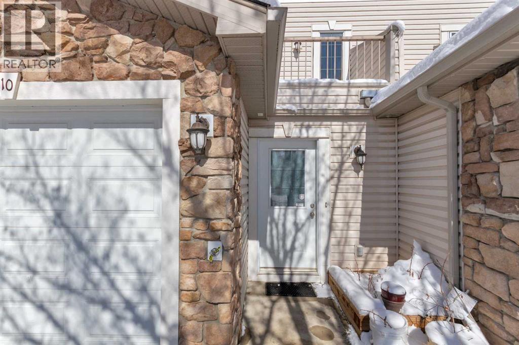10 West Cedar Rise Sw, Calgary, Alberta  T3H 5G8 - Photo 2 - A2297241