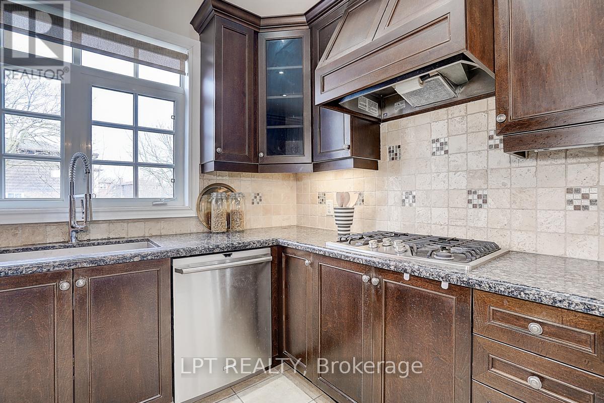 116 Dunlop Street, Richmond Hill, Ontario  L4C 0X1 - Photo 14 - N12932826