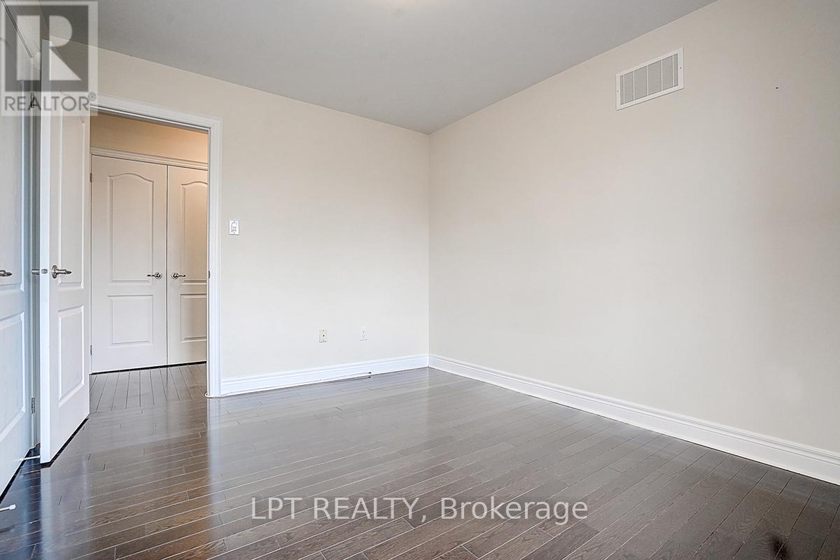 116 Dunlop Street, Richmond Hill, Ontario  L4C 0X1 - Photo 21 - N12932826