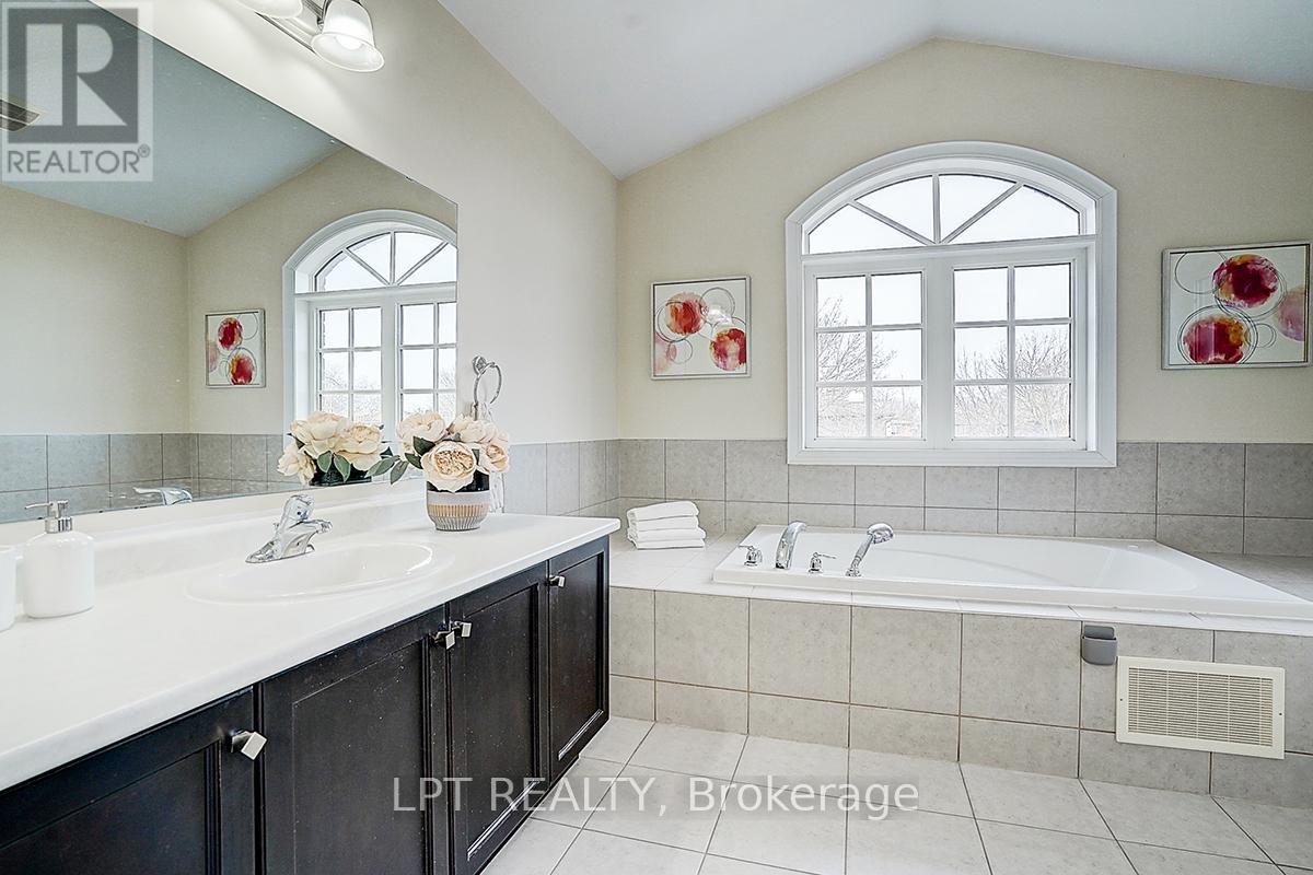 116 Dunlop Street, Richmond Hill, Ontario  L4C 0X1 - Photo 25 - N12932826