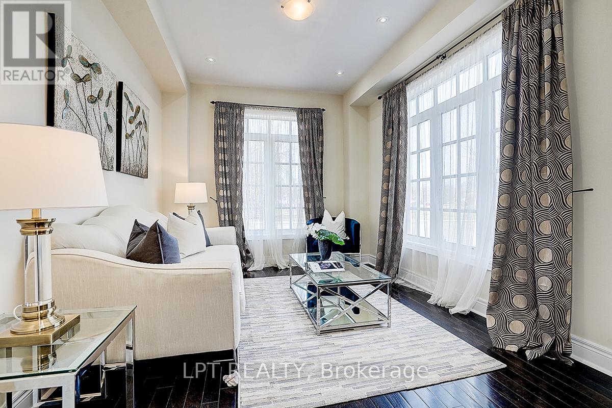 116 Dunlop Street, Richmond Hill, Ontario  L4C 0X1 - Photo 3 - N12932826