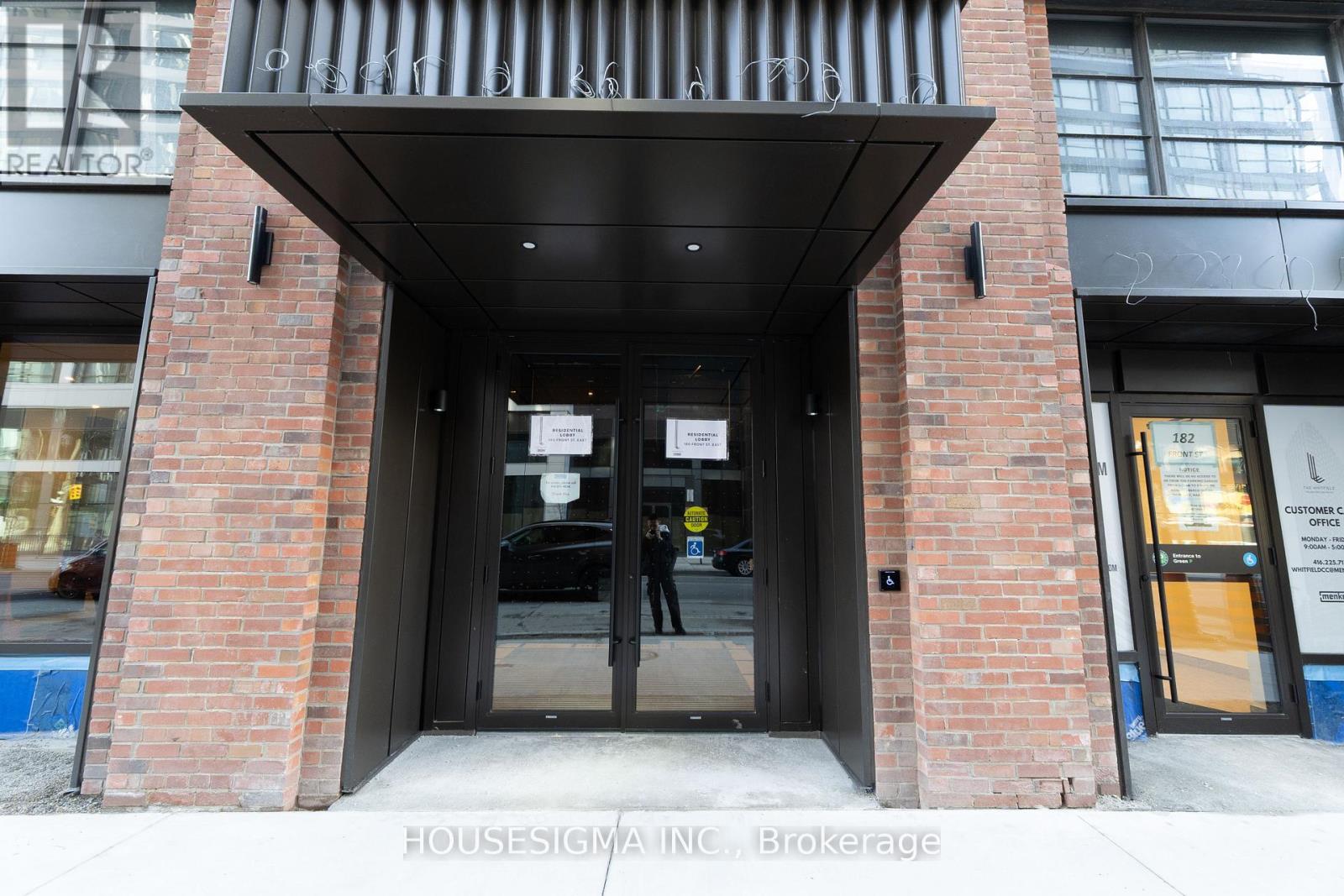 3007 - 180 Front Street E, Toronto, Ontario  M5A 0A9 - Photo 2 - C12932836