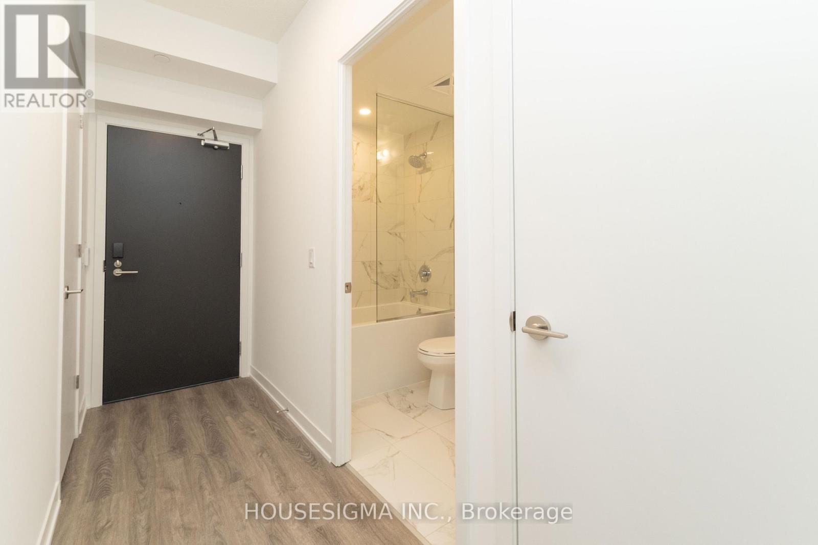 3007 - 180 Front Street E, Toronto, Ontario  M5A 0A9 - Photo 6 - C12932836