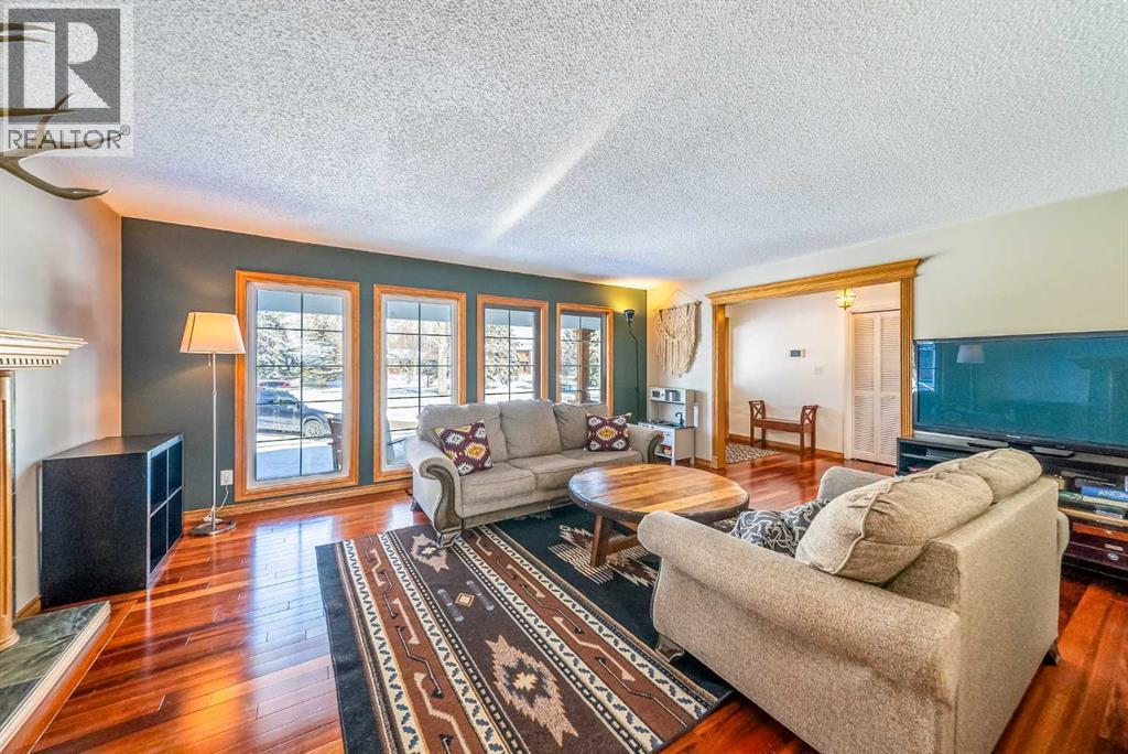 147 Midvalley Place Se, Calgary, Alberta  T2X 1K3 - Photo 11 - A2296545