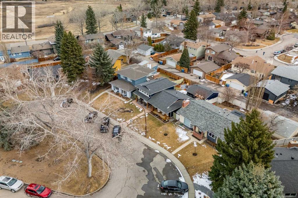 147 Midvalley Place Se, Calgary, Alberta  T2X 1K3 - Photo 3 - A2296545