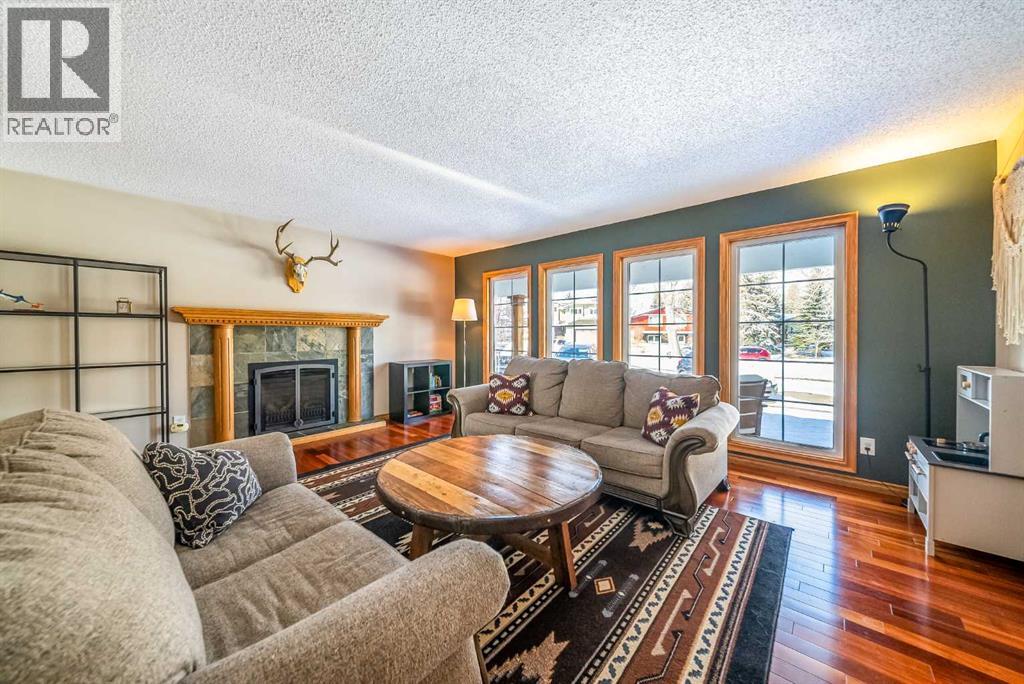 147 Midvalley Place Se, Calgary, Alberta  T2X 1K3 - Photo 10 - A2296545