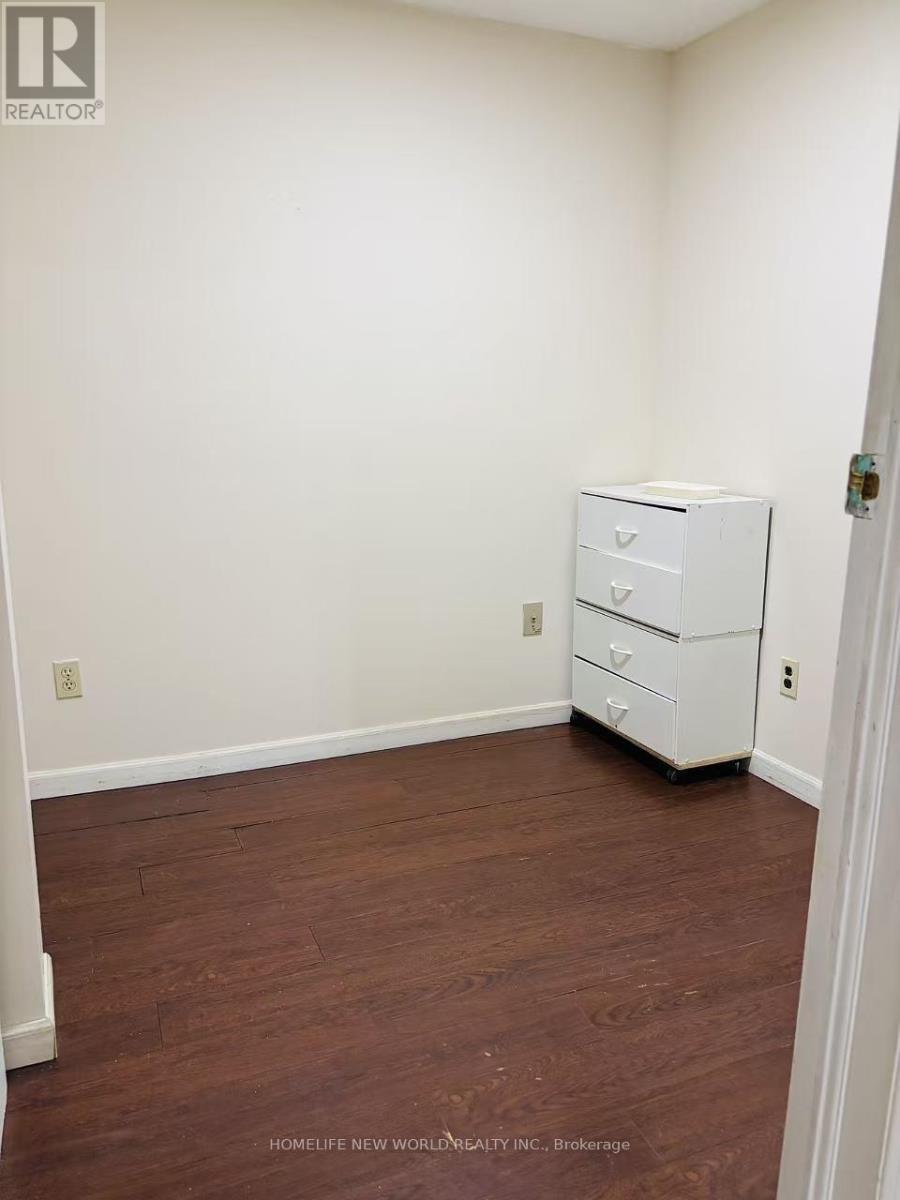 Bsmt - 4260 Wakefield Crescent, Mississauga, Ontario  L5C 4M4 - Photo 14 - W12932852