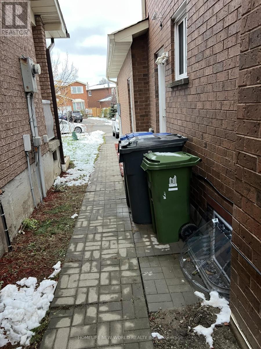 Bsmt - 4260 Wakefield Crescent, Mississauga, Ontario  L5C 4M4 - Photo 6 - W12932852