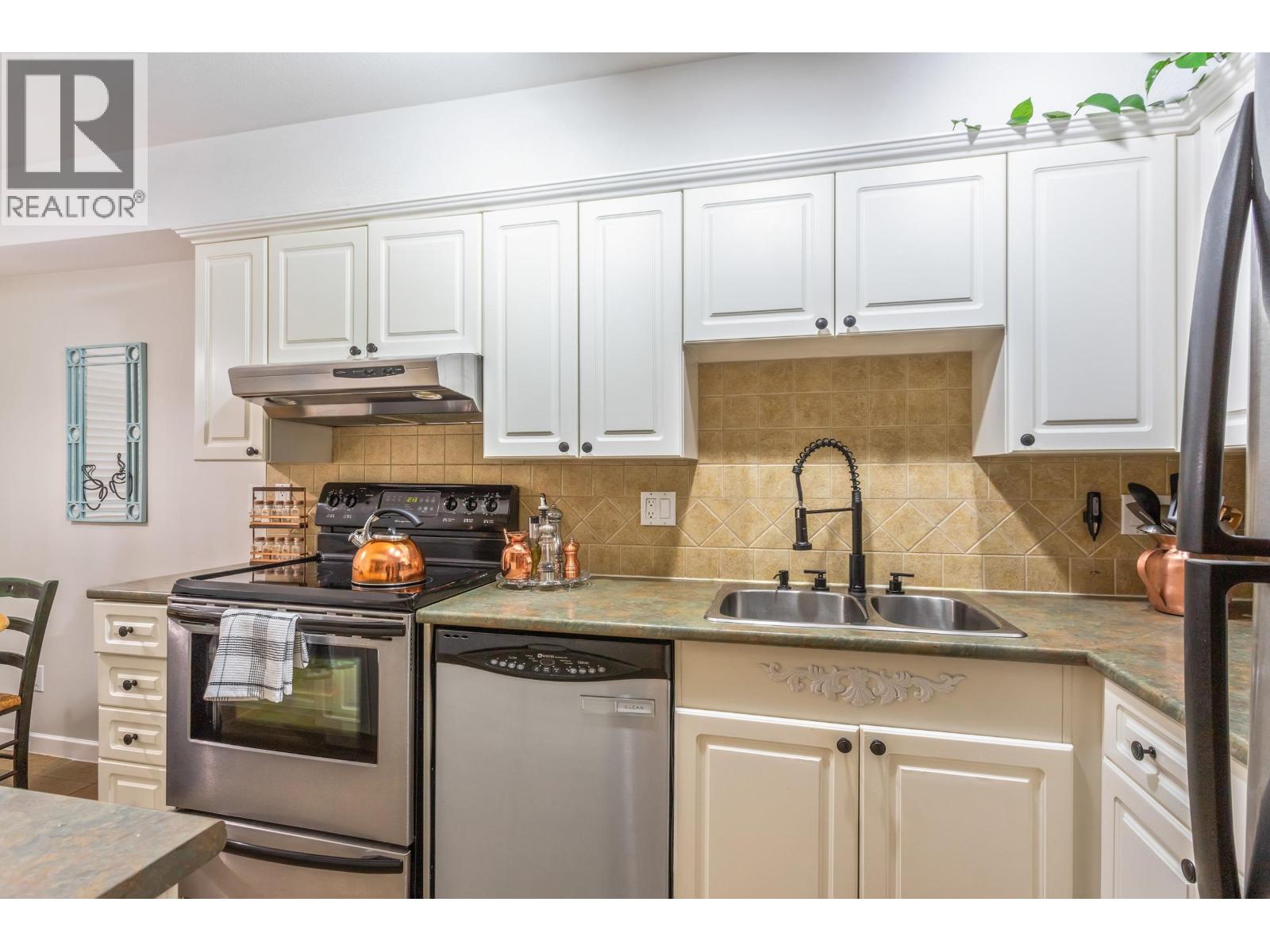 205 1518 Bowser Avenue, North Vancouver, British Columbia  V7P 2Y3 - Photo 6 - R3104353