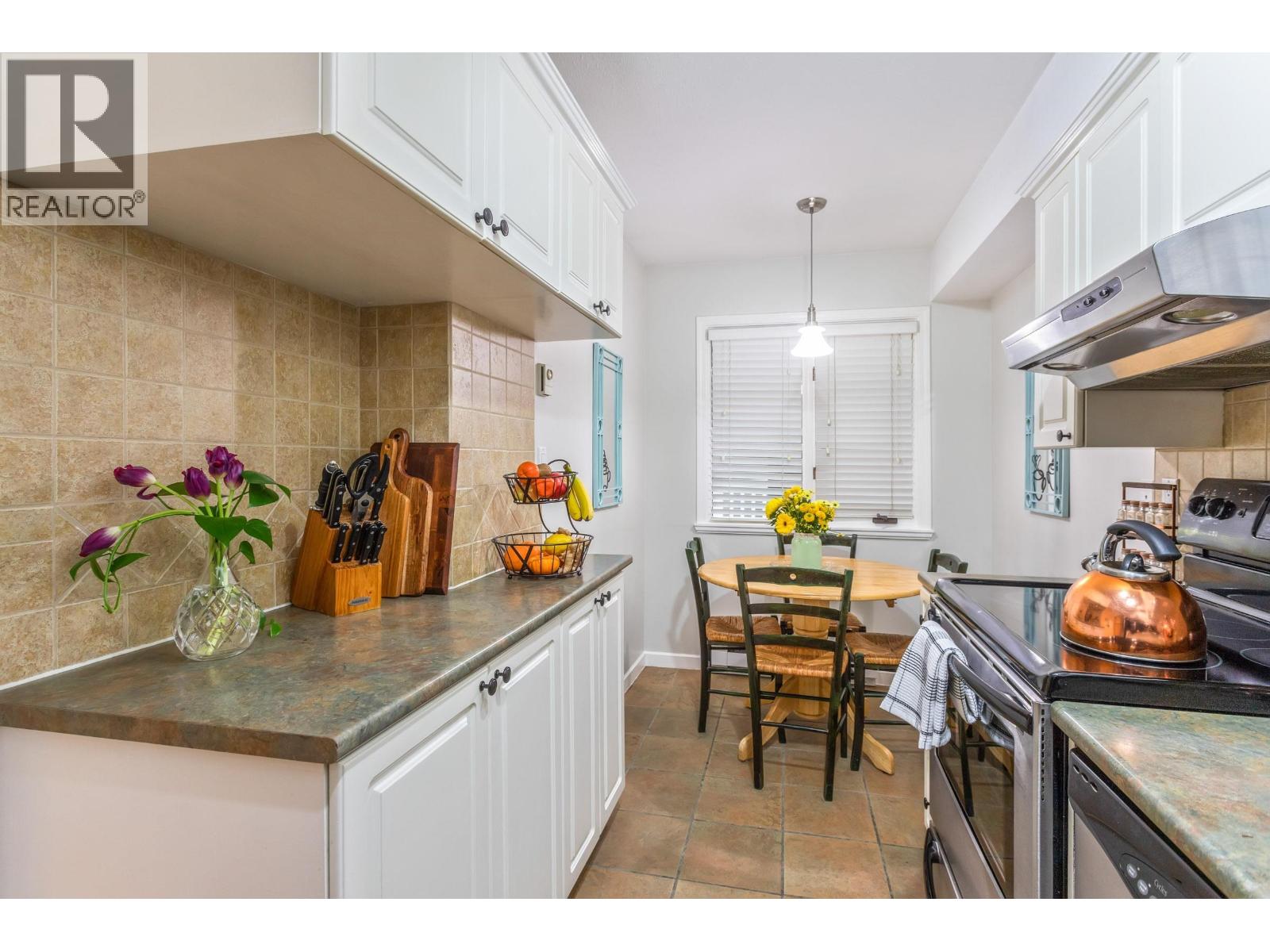 205 1518 Bowser Avenue, North Vancouver, British Columbia  V7P 2Y3 - Photo 7 - R3104353