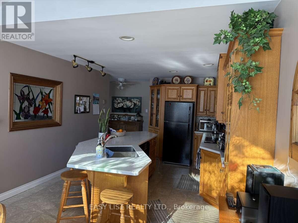 92 Dean Avenue, Guelph, Ontario  N1G 1L6 - Photo 3 - X12932860