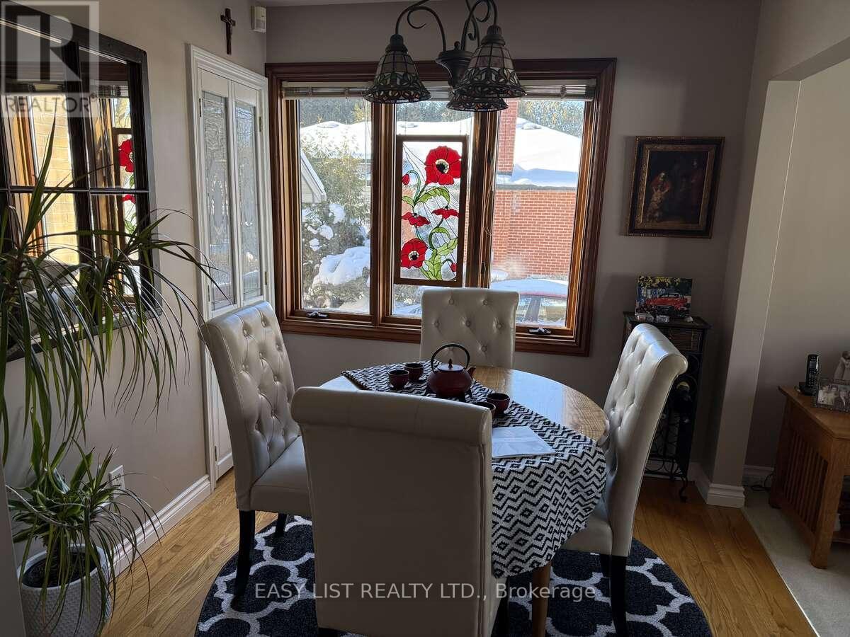 92 Dean Avenue, Guelph, Ontario  N1G 1L6 - Photo 4 - X12932860