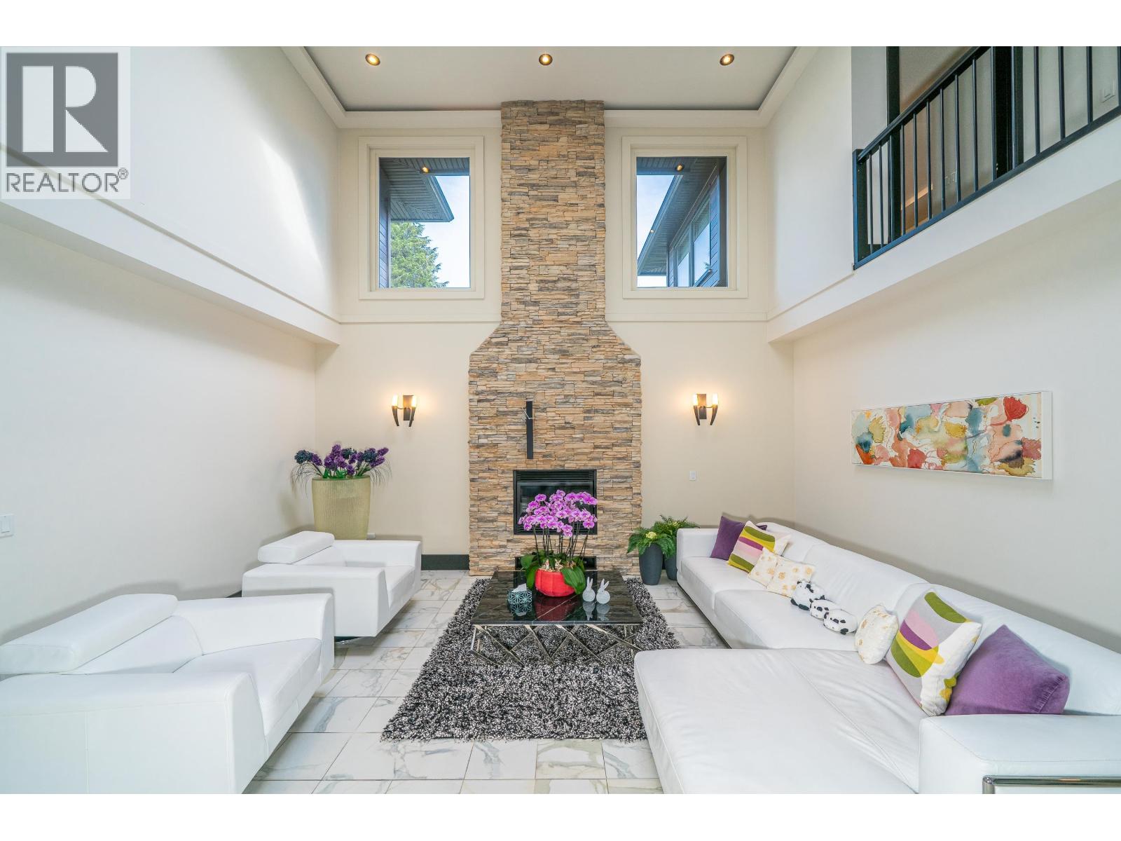 1068 Holdom Avenue, Burnaby, British Columbia  V5B 3V6 - Photo 11 - R3104267