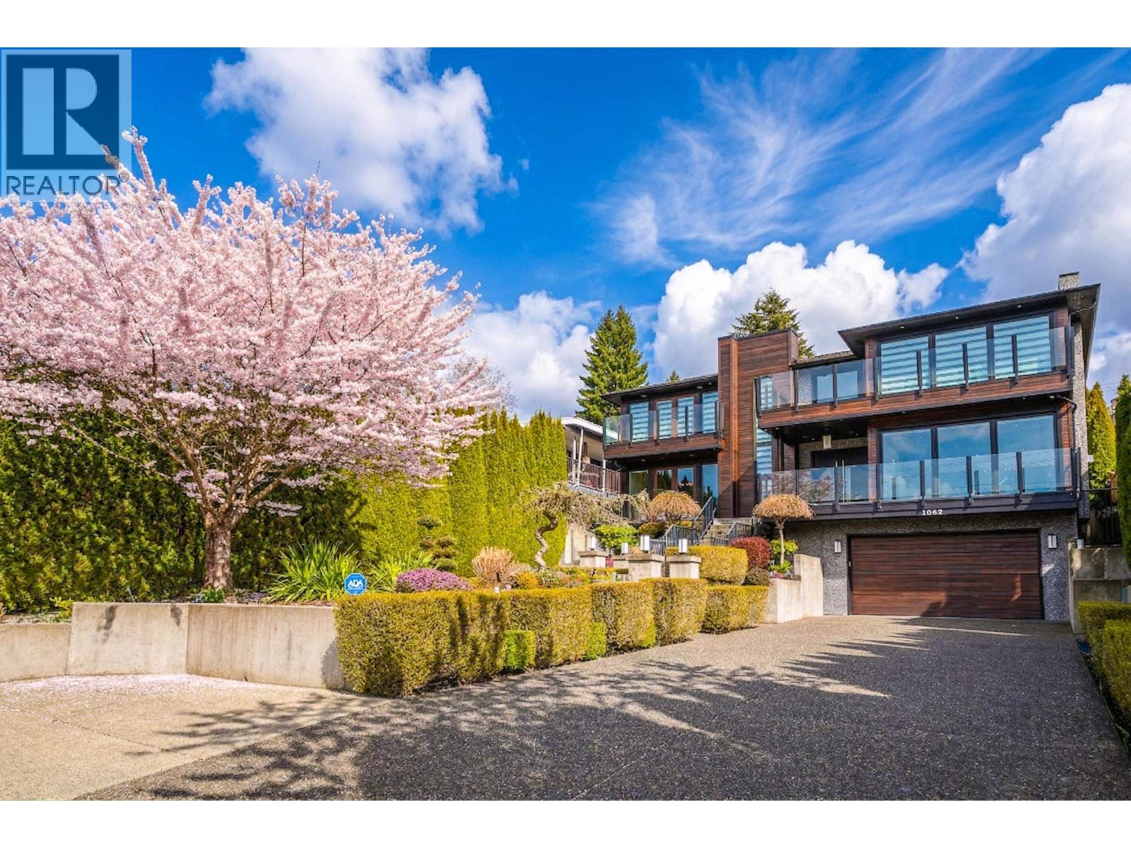 1068 HOLDOM AVENUE, Burnaby, British Columbia