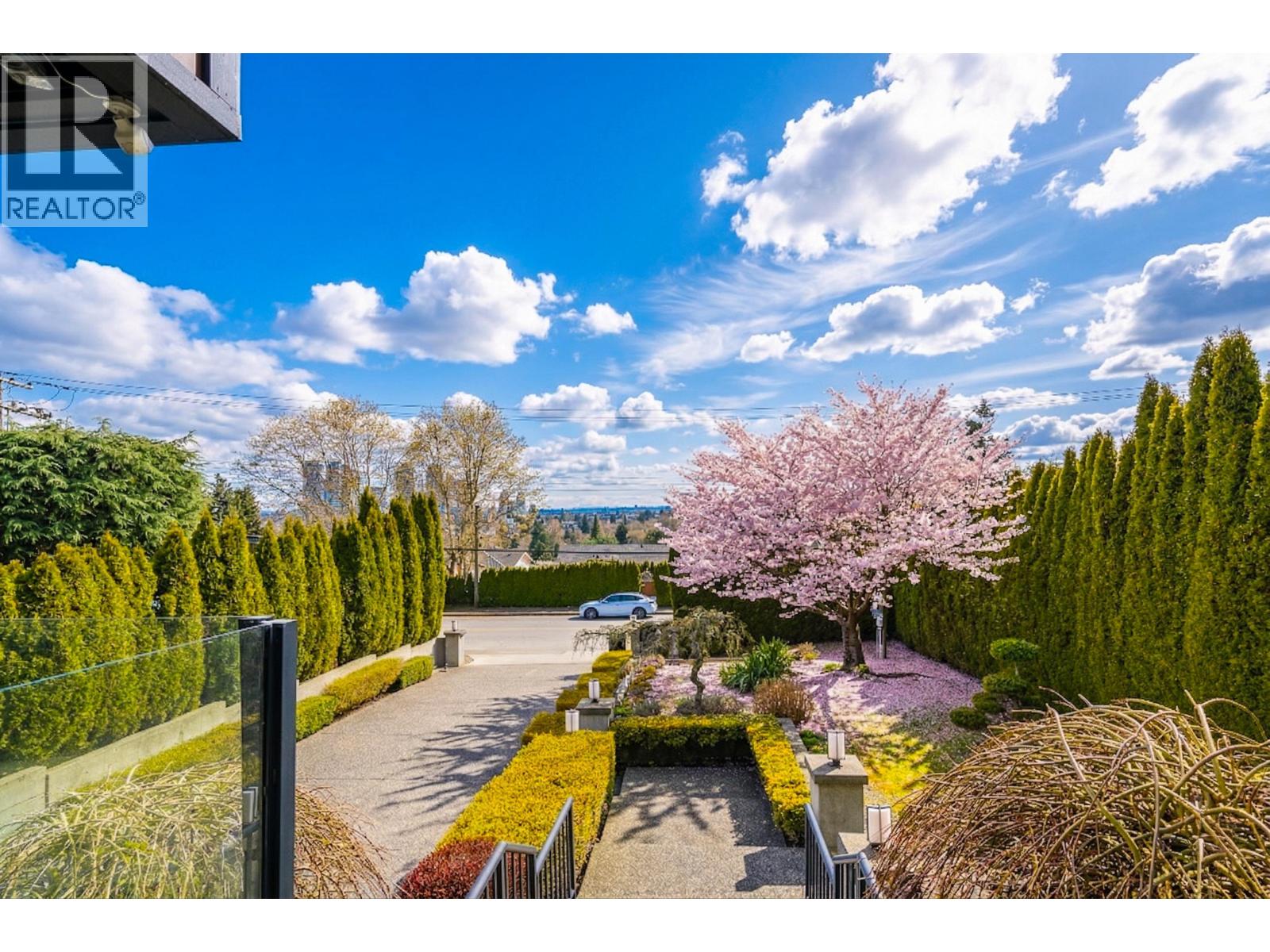 1068 Holdom Avenue, Burnaby, British Columbia  V5B 3V6 - Photo 5 - R3104267